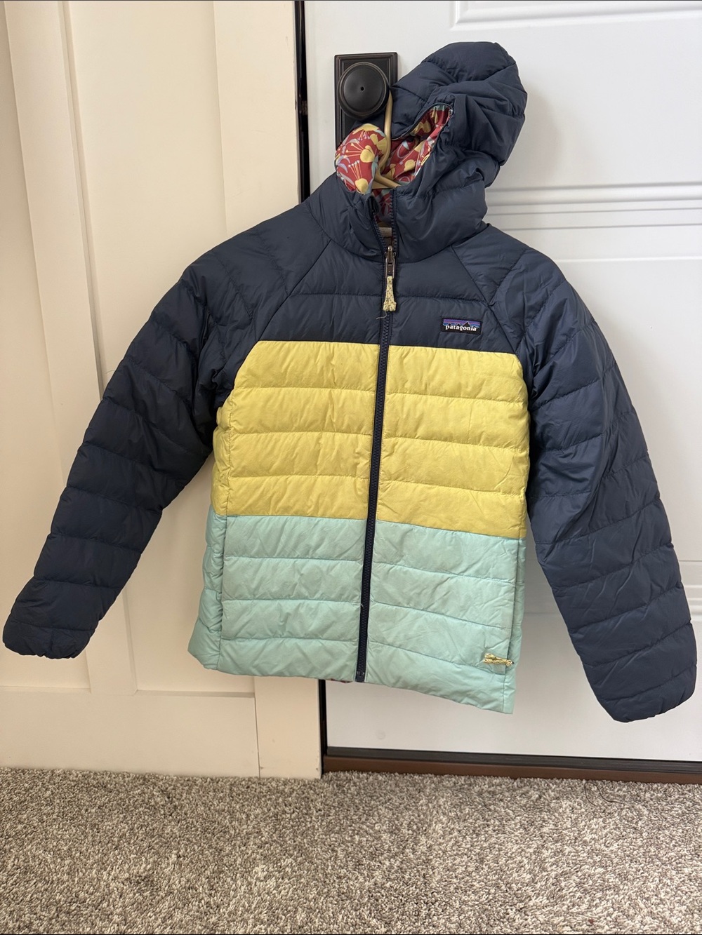 Patagonia Down Sweater Hoody reversible coat. Girls large, size 12